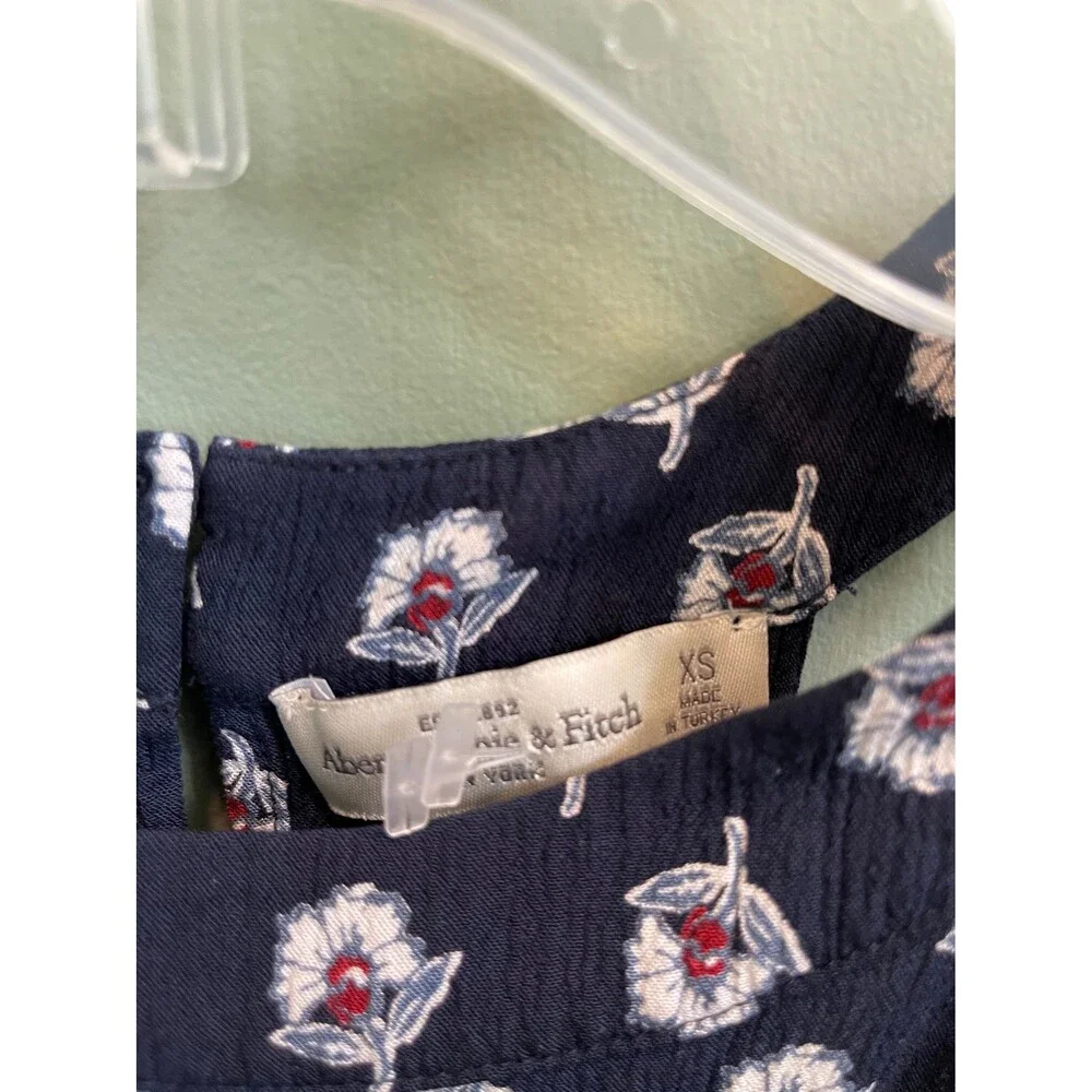 Abercrombie & Fitch Navy blue floral top with lace bottom -size XS